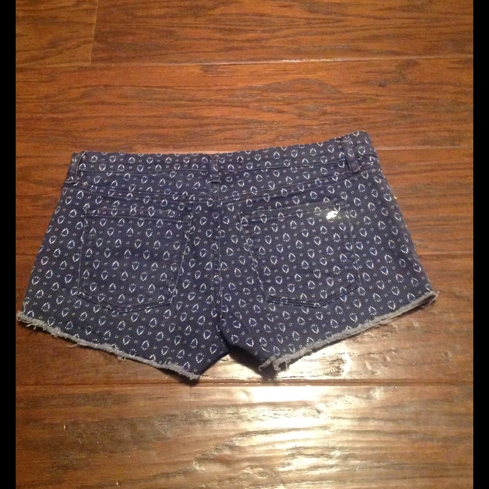Juicy Couture patterned jean shorts. Size‎ 27. - Picture 2 of 3